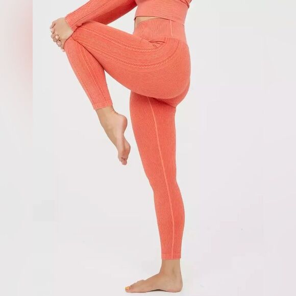 Aerie Offline Two Piece Set Leggings and Top - Picture 2 of 6